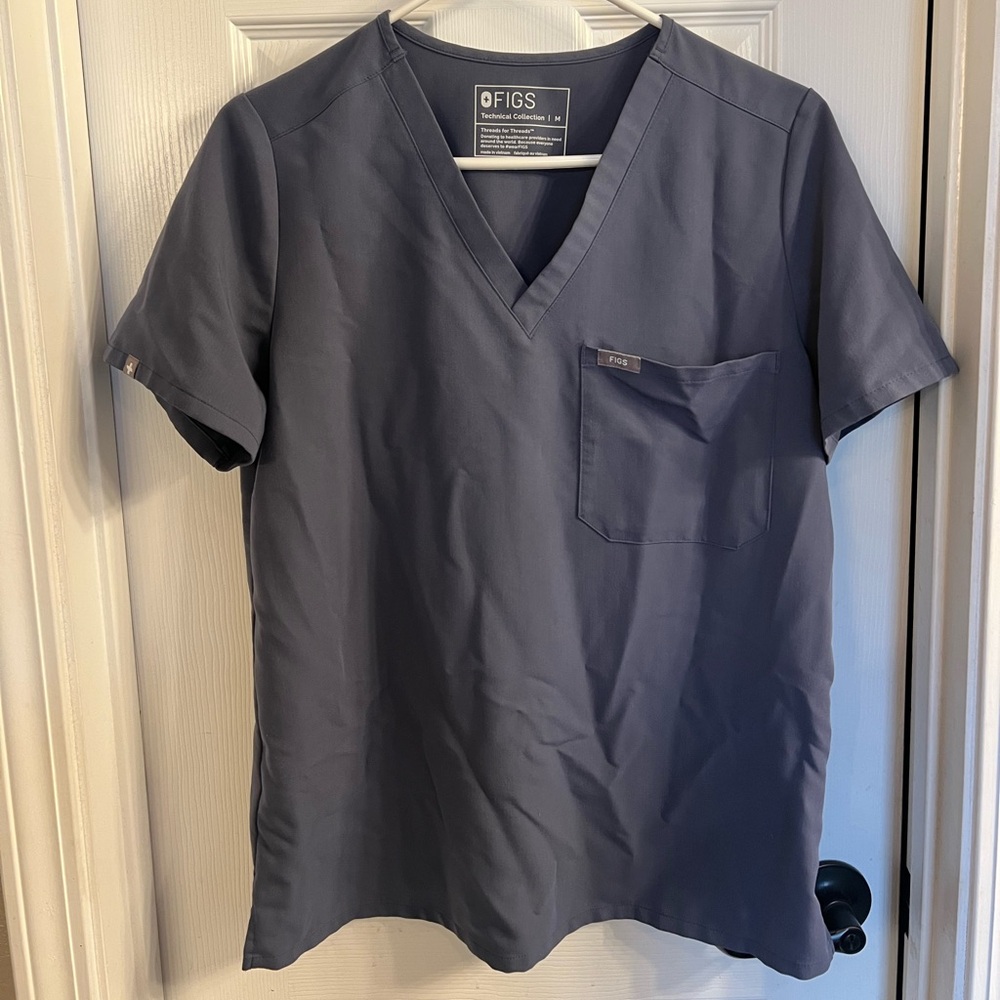 Figs women’s space navy Catarina —one pocket scrub top. Medium